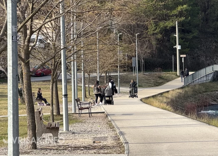 Širokobriježani iskoristili sunčanu subotu za šetnju