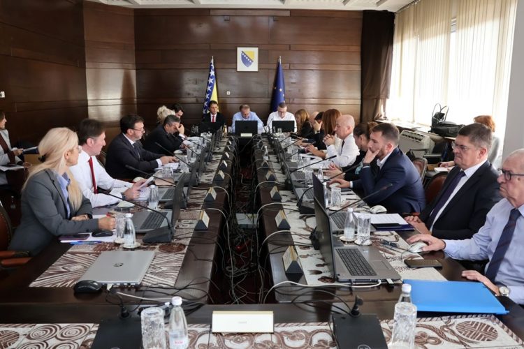 Vlada FBiH donijela uredbe o refundaciji doprinosa i isplati neoporezive pomoći