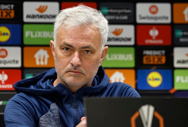 Poznati igrač kojeg je trenirao Mourinho stao na njegovu stranu