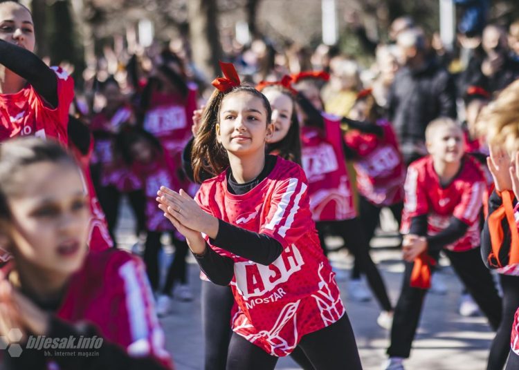 (FOTO) Mostar ustao protiv nasilja: Održana akcija “One Billion Rising”