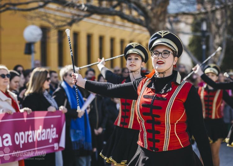 (FOTO) Mostar ustao protiv nasilja: Održana akcija “One Billion Rising”