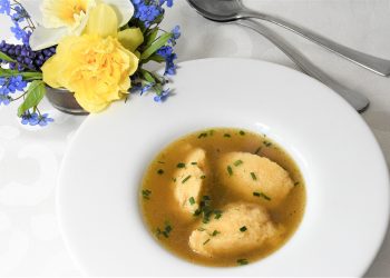 Recept za tradicionalnu bakinu juhu s domaćim noklicama