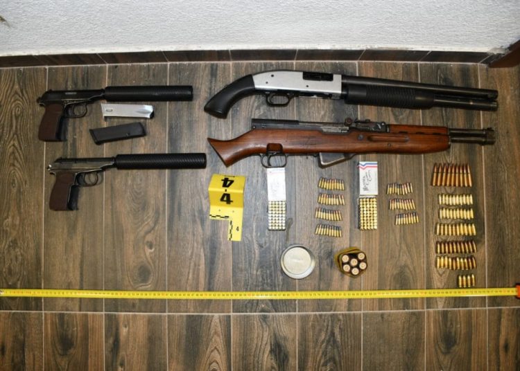Sarajevo: Policija zaplijenila drogu vrijednu više od milijun KM, uhićen diler s arsenalom oružja