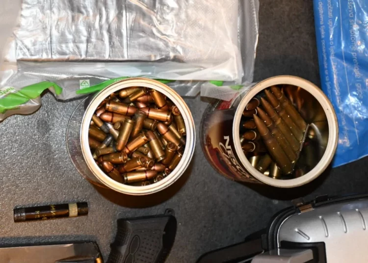 Sarajevo: Policija zaplijenila drogu vrijednu više od milijun KM, uhićen diler s arsenalom oružja