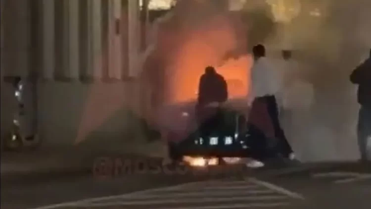 Eksplozija luksuzne Putinove limuzine u centru Moskve