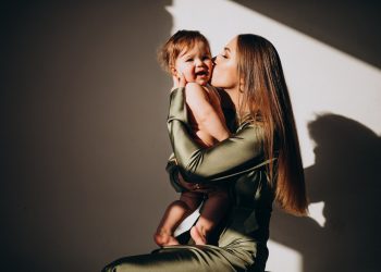 Četiri korisna savjeta kako bi smanjili usamljenost srednjeg djeteta u obitelji