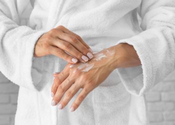 Evo zašto je važno zaštititi ruke SPF kremom