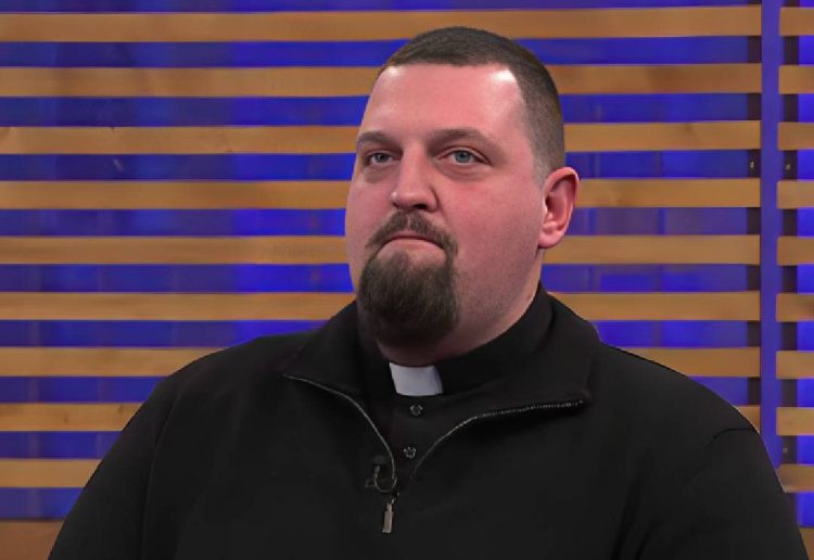 Don Roko Kaštelan: Od ovisnika i torcidaša do svećenika