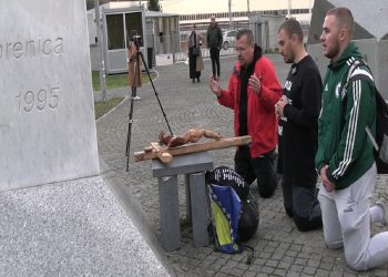 Josip Jelinić stigao do Srebrenice te se tamo pomolio za duše nastradalih Bošnjaka