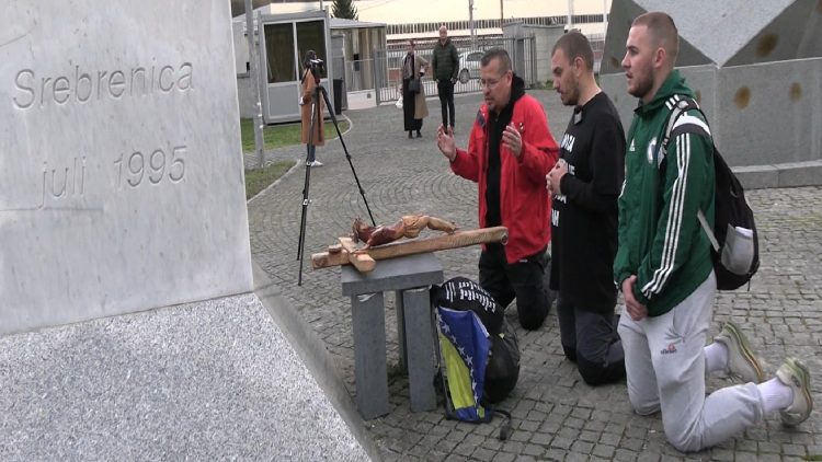 Josip Jelinić stigao do Srebrenice te se tamo pomolio za duše nastradalih Bošnjaka