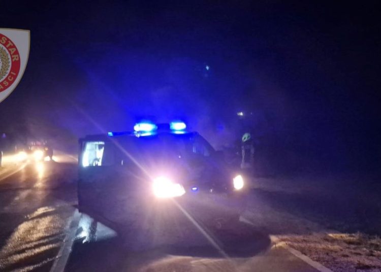Požar na automobilu u Međinama, intervenirali vatrogasci