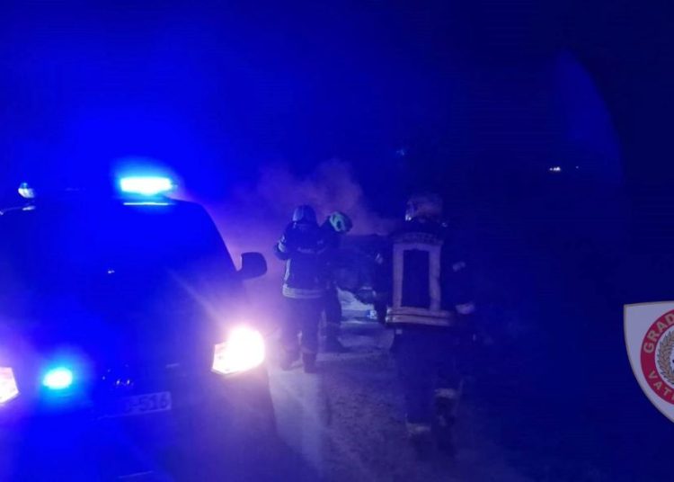 Požar na automobilu u Međinama, intervenirali vatrogasci