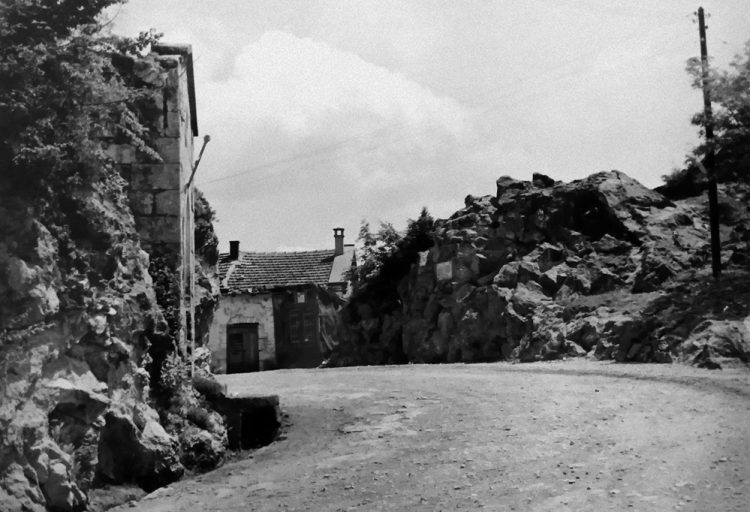 Široki Brijeg: Fotografija kapelice sv. Ante u Klancu prije izmještanja