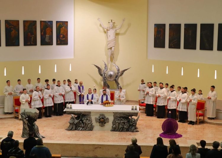 Foto: Franjevački samostan i Župa sv. Ante Padovanskog Humac