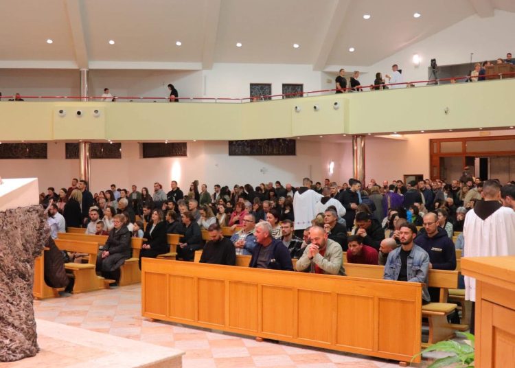 Foto: Franjevački samostan i Župa sv. Ante Padovanskog Humac