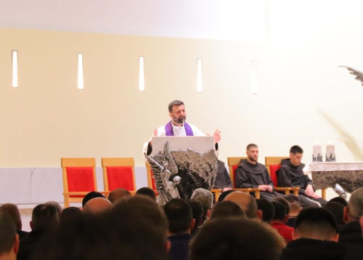 Foto: Franjevački samostan i Župa sv. Ante Padovanskog Humac