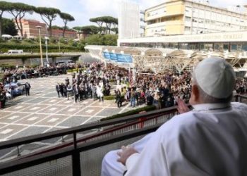 Papa se nakon dugo vremena pojavio u javnosti