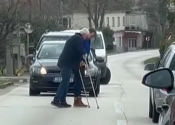 Ljubuški: Izašla iz automobila kako bi pomogla starijem čovjeku da prijeđe cestu