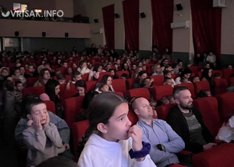 Širokobriješko kino pretijesno za roditelje i djecu na predstavi ”Umišljena bubamara”