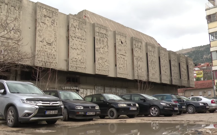 Mostar: Počinju radovi na uklanjanju fasadne ploče na Razvitku