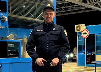 Ovo je policajac iz Čitluka koji je bračnom paru na granici dao svoj auto