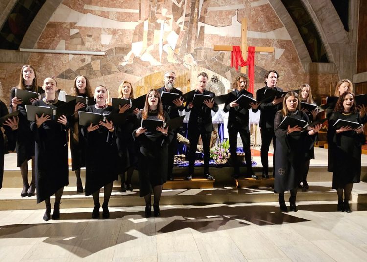 Široki Brijeg: Etno skupina Čuvarice održala koncert na Kočerinu