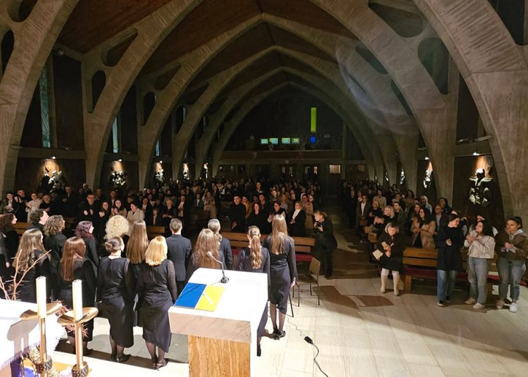 Široki Brijeg: Etno skupina Čuvarice održala koncert na Kočerinu