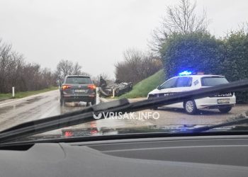 Široki Brijeg: Prometna nezgoda u Dobriču, prevrnuo se automobil