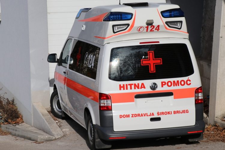 Široki Brijeg: Muškarac smrtno stradao prilikom pilanja drva
