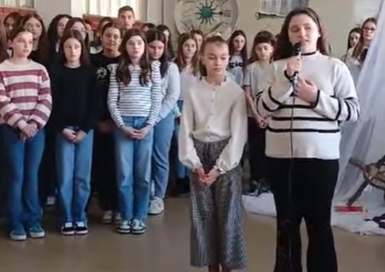 Poslušajte čarobne glasove Ivne Čale i Dore Žulj iz OŠ Ruđera Boškovića Grude