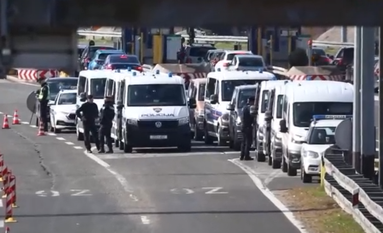 (VIDEO) Pogledajte doček Torcide na Lučkom od strane policije te dolazak pred Maksimir