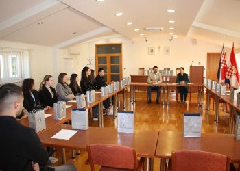 Posušje: Potpisani ugovori o stipendiranju 36 studenata