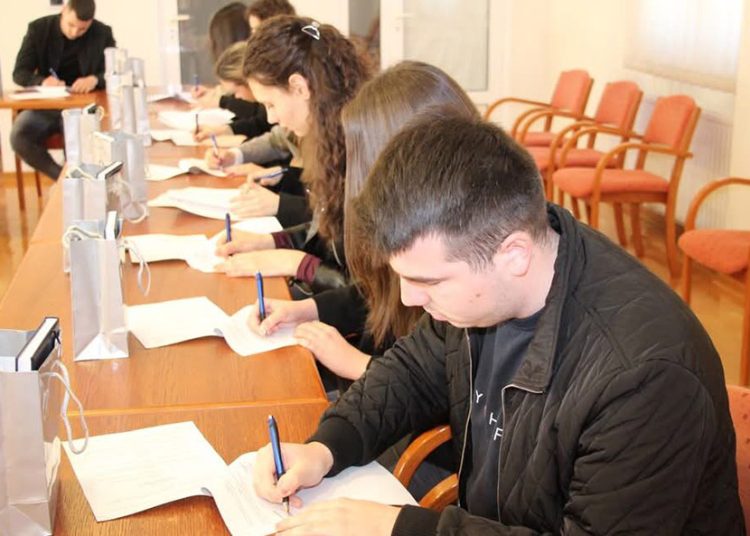 Posušje: Potpisani ugovori o stipendiranju 36 studenata