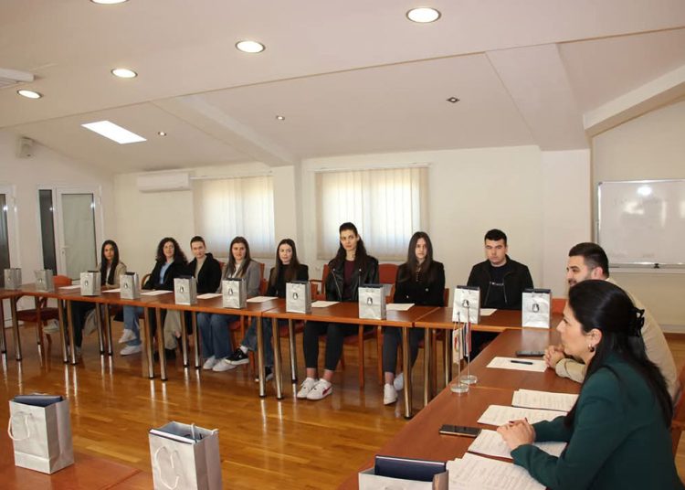 Posušje: Potpisani ugovori o stipendiranju 36 studenata