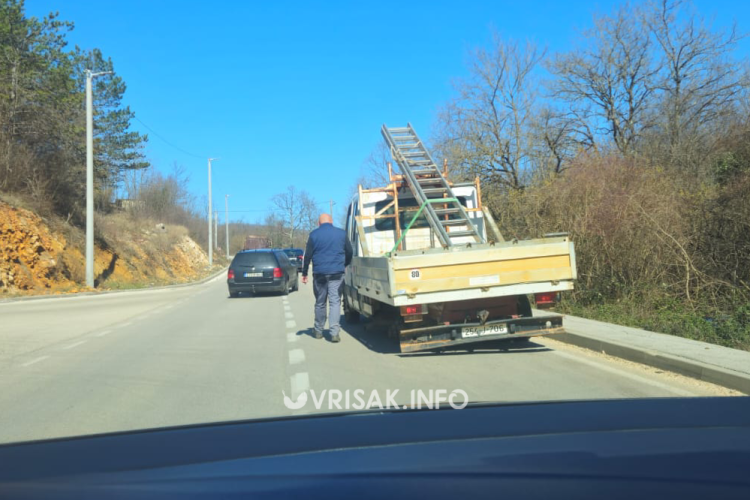 Široki Brijeg: Kamionu u vožnji otpao kotač