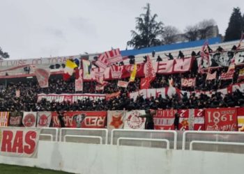 Ultrasi zapalili transparente Red Armyja