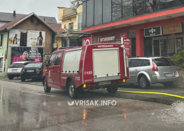 Širokobriješki vatrogasci ispumpavali vodu iz poplavljenih objekata