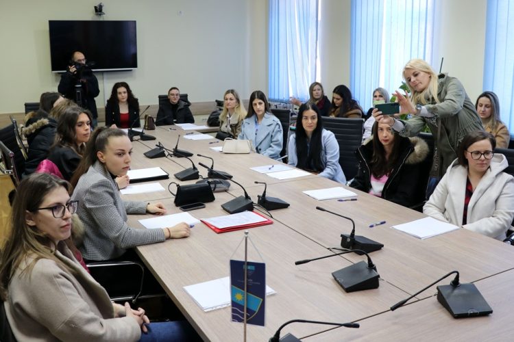 Vlada HNŽ-a potpisala ugovore sa 155 vježbenika