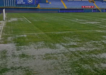 (FOTO) Travnjak na Pecari ponovno pod vodom, problem ni dalje nije riješen