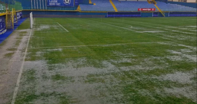 (FOTO) Travnjak na Pecari ponovno pod vodom, problem ni dalje nije riješen