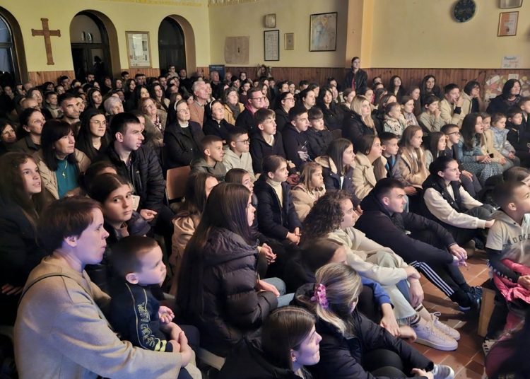 Župna dvorana bila pretjesna na predstavi Frame Kočerin