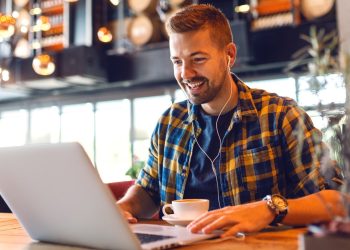 Kafić zabranio laptope: “Mi smo kafić, a ne kancelarija”