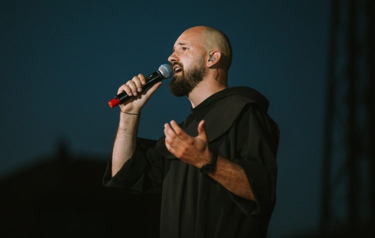 Fra Marin Karačića objavio spot za novu pjesmu