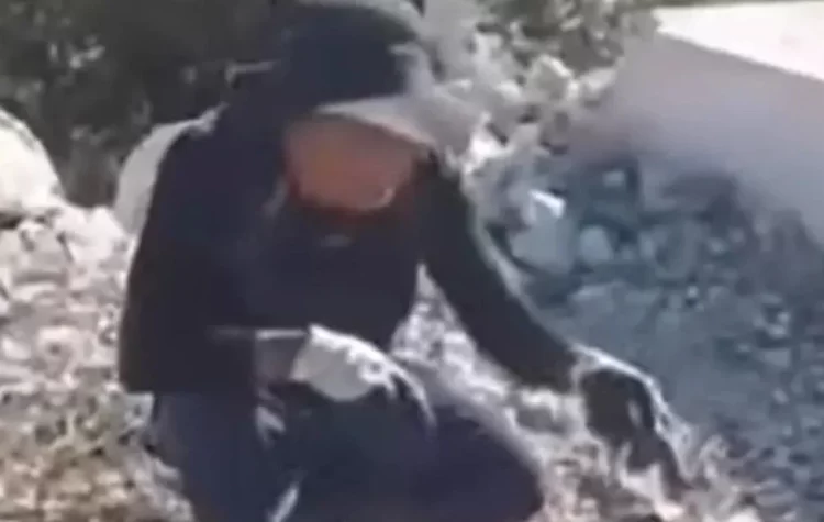 (VIDEO) Pojavila se uznemirujuća snimka Kineza koji u Hercegovini peče psa