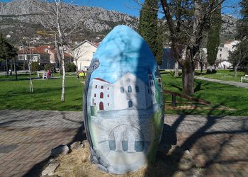 Velika uskrsna pisanica i dječja kreativnost unose blagdanski duh u Ljubuški