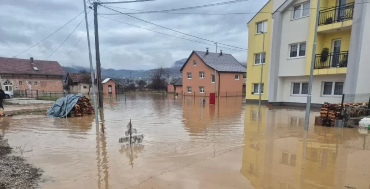 Zbog obilnih oborina došlo do poplava na području Donjeg Vakufa