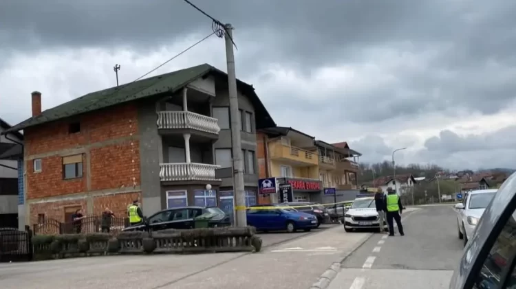 Beživotno tijelo mlađeg muškarca pronađeno u automobilu u Sanskom Mostu