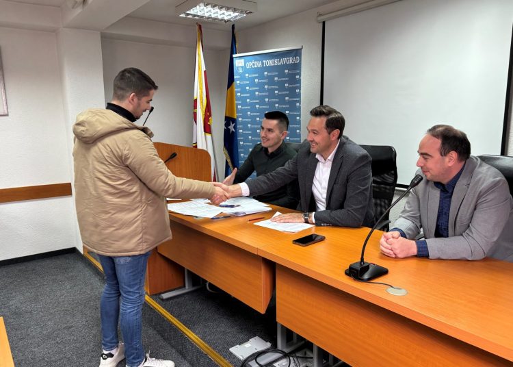 Tomislavgrad: Potpisani ugovori o stipendijama za 80 studenta