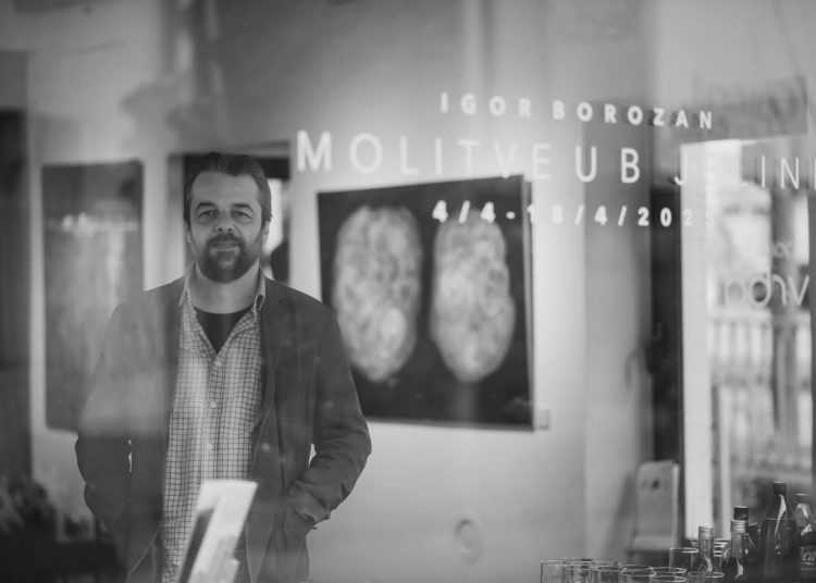 U Širokom Brijegu u galeriji Vrba otvorena je izložba slika “Molitve u bjelini”
