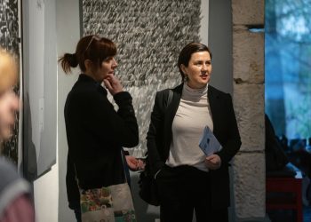 U Širokom Brijegu u galeriji Vrba otvorena je izložba slika “Molitve u bjelini”